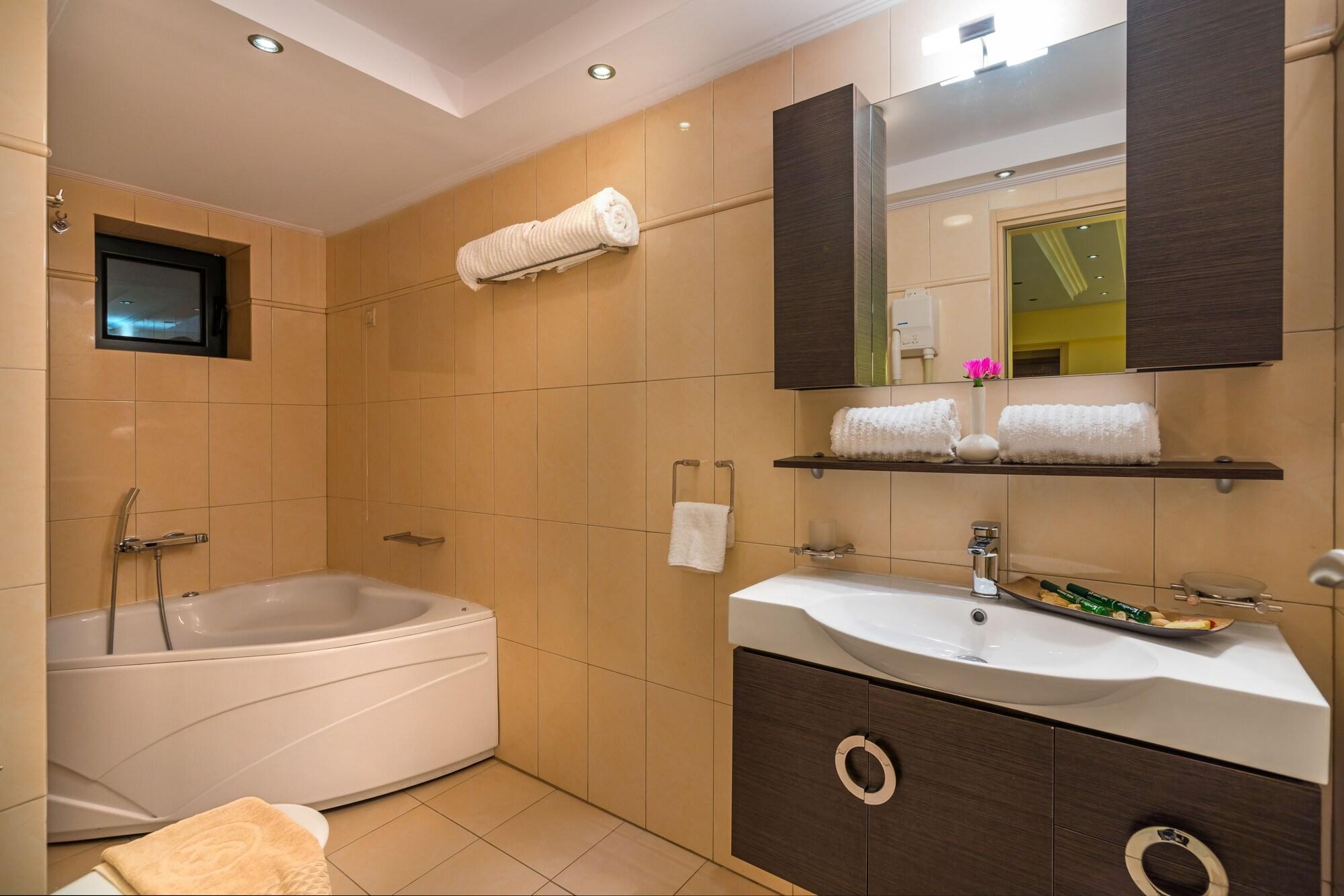 Ai Yannis Suites And Apartments Hotel Mármaron Esterno foto